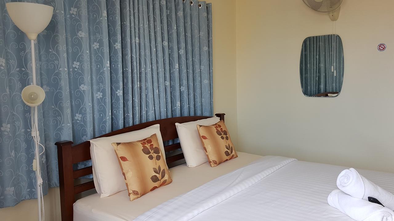 Baan Taweesuk Guest House HHQ Extérieur photo