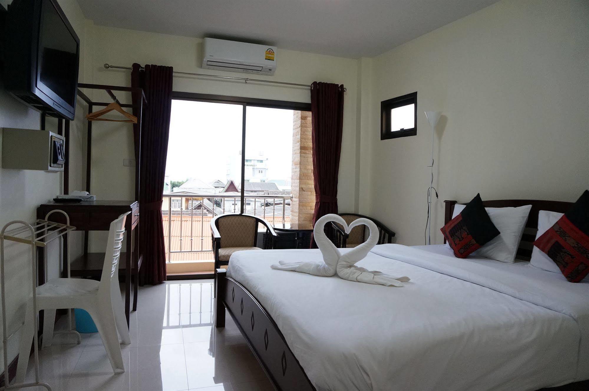 Baan Taweesuk Guest House HHQ Extérieur photo