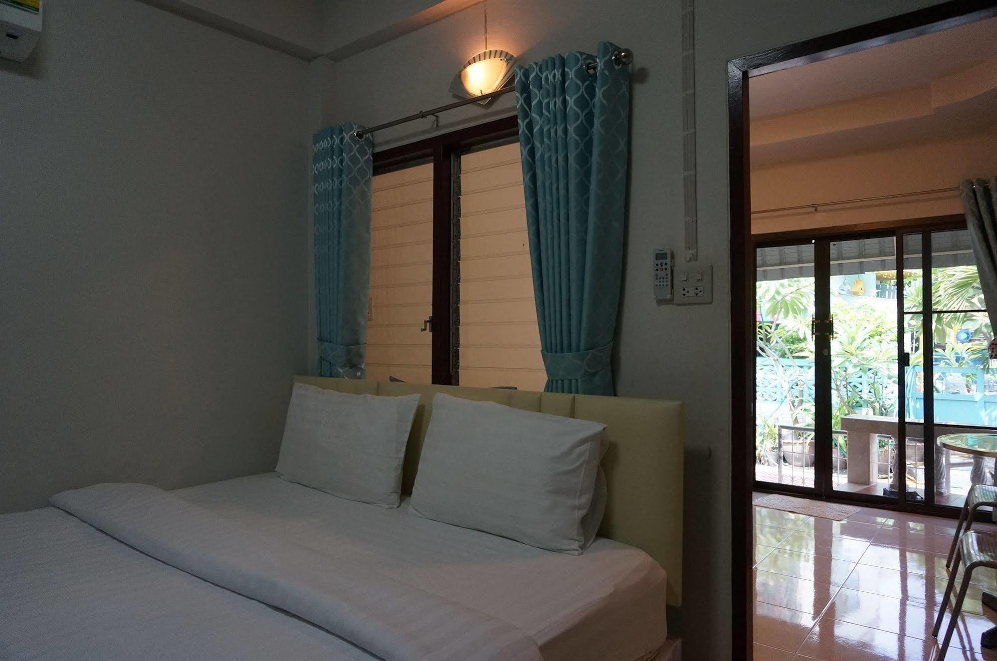 Baan Taweesuk Guest House HHQ Extérieur photo
