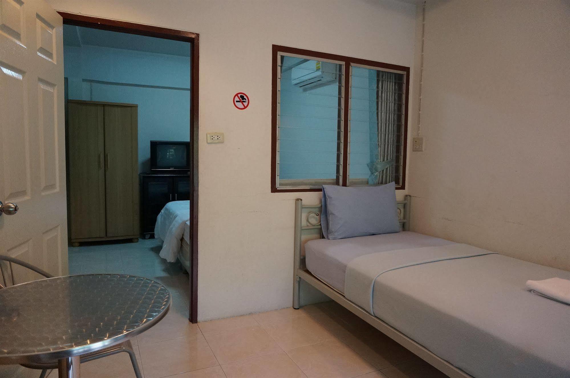 Baan Taweesuk Guest House HHQ Extérieur photo