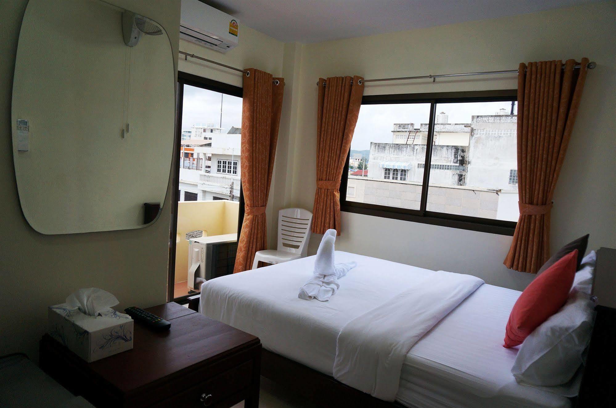 Baan Taweesuk Guest House HHQ Extérieur photo