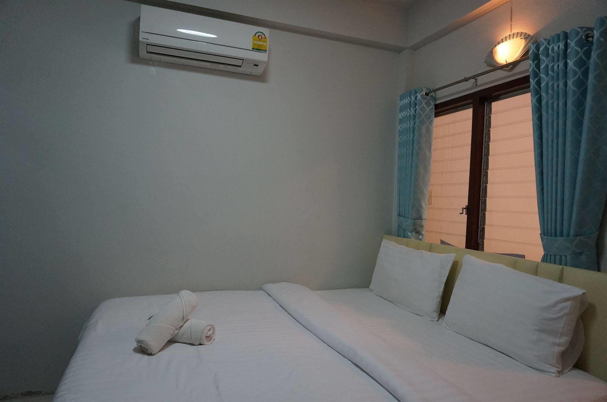 Baan Taweesuk Guest House HHQ Extérieur photo